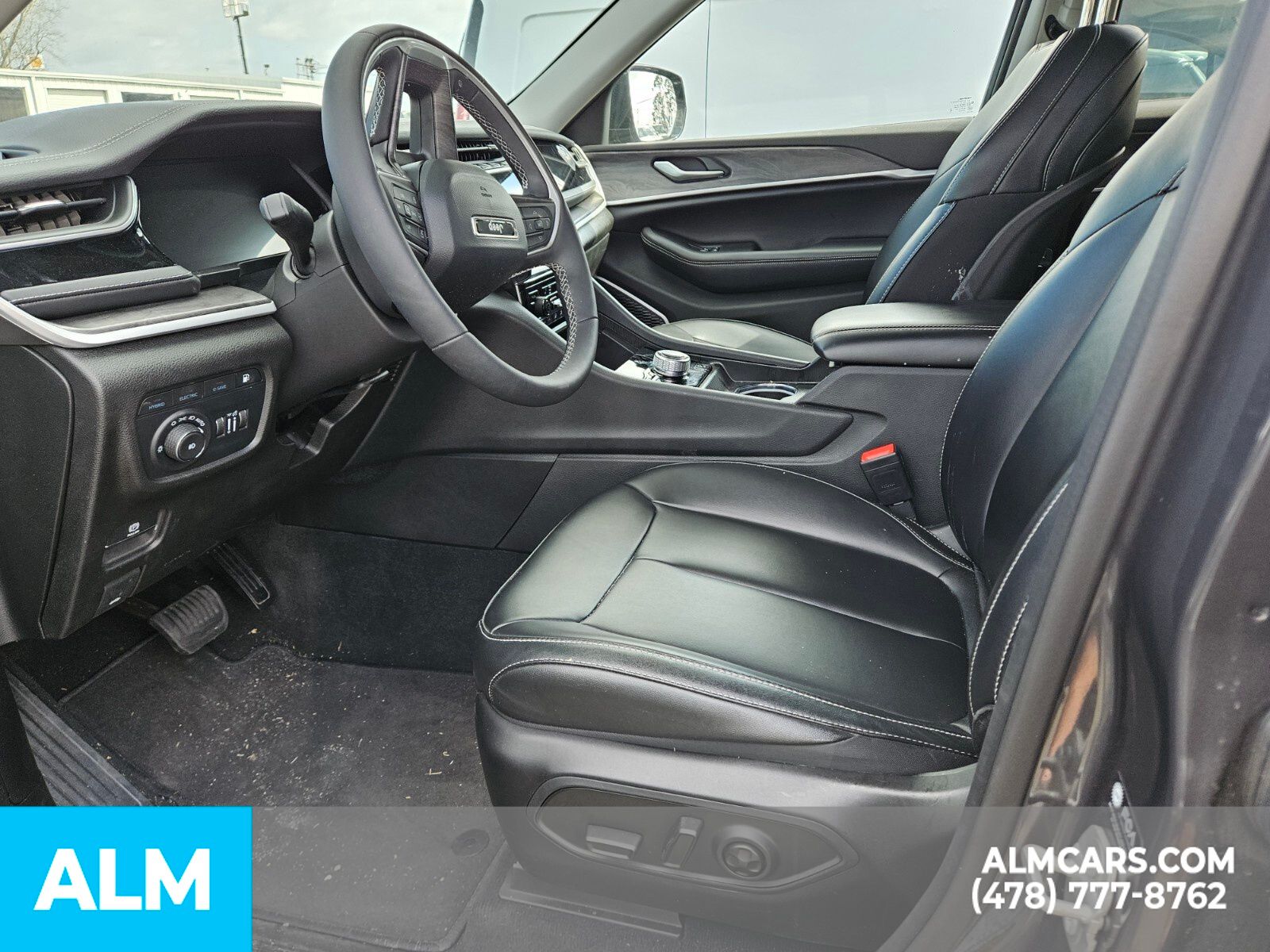 Vehicle image 11 of 24