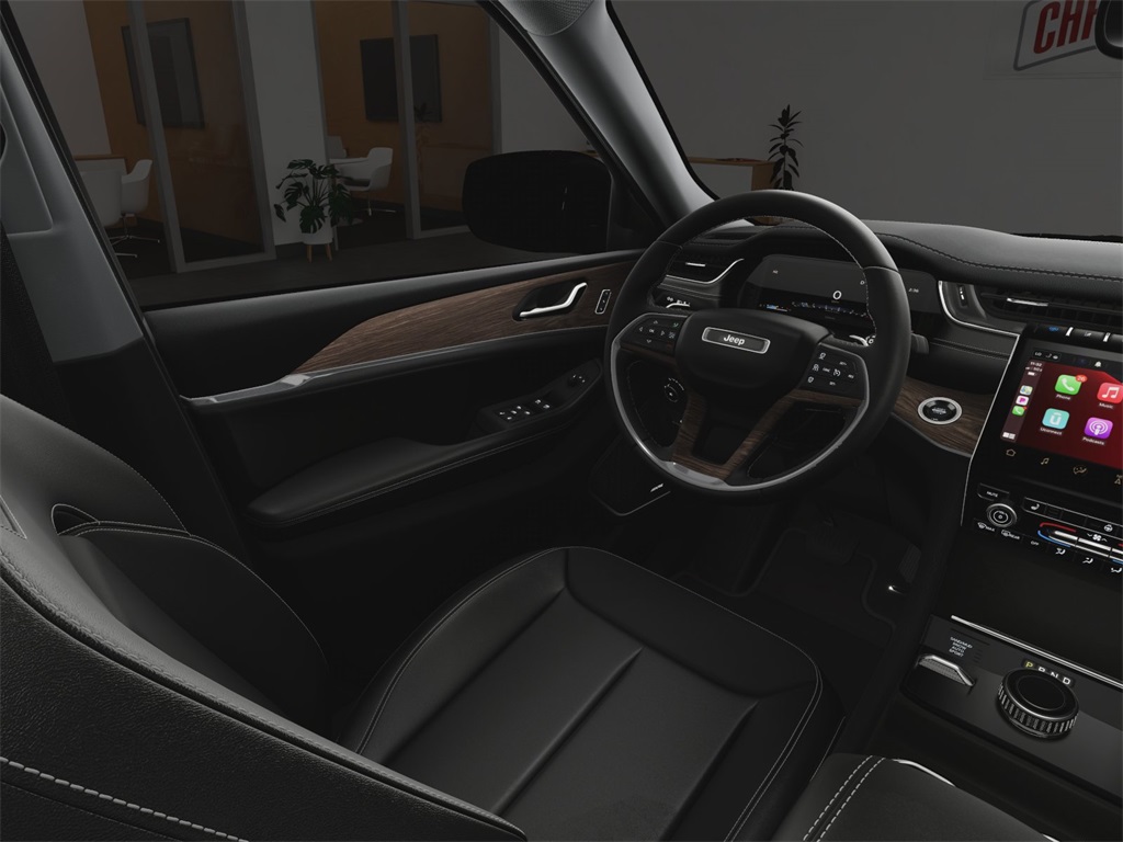 Vehicle image 14 of 28