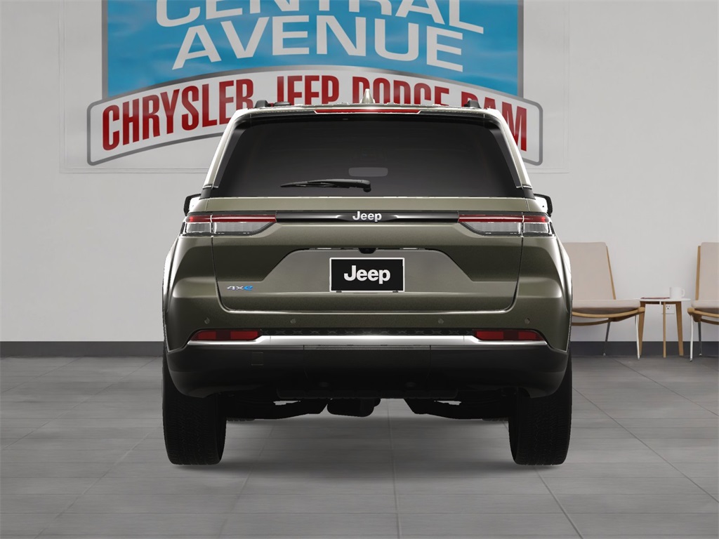 Vehicle image 8 of 28