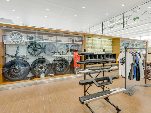 2024 Jeep Grand Cherokee Altitude Image 8 of 15