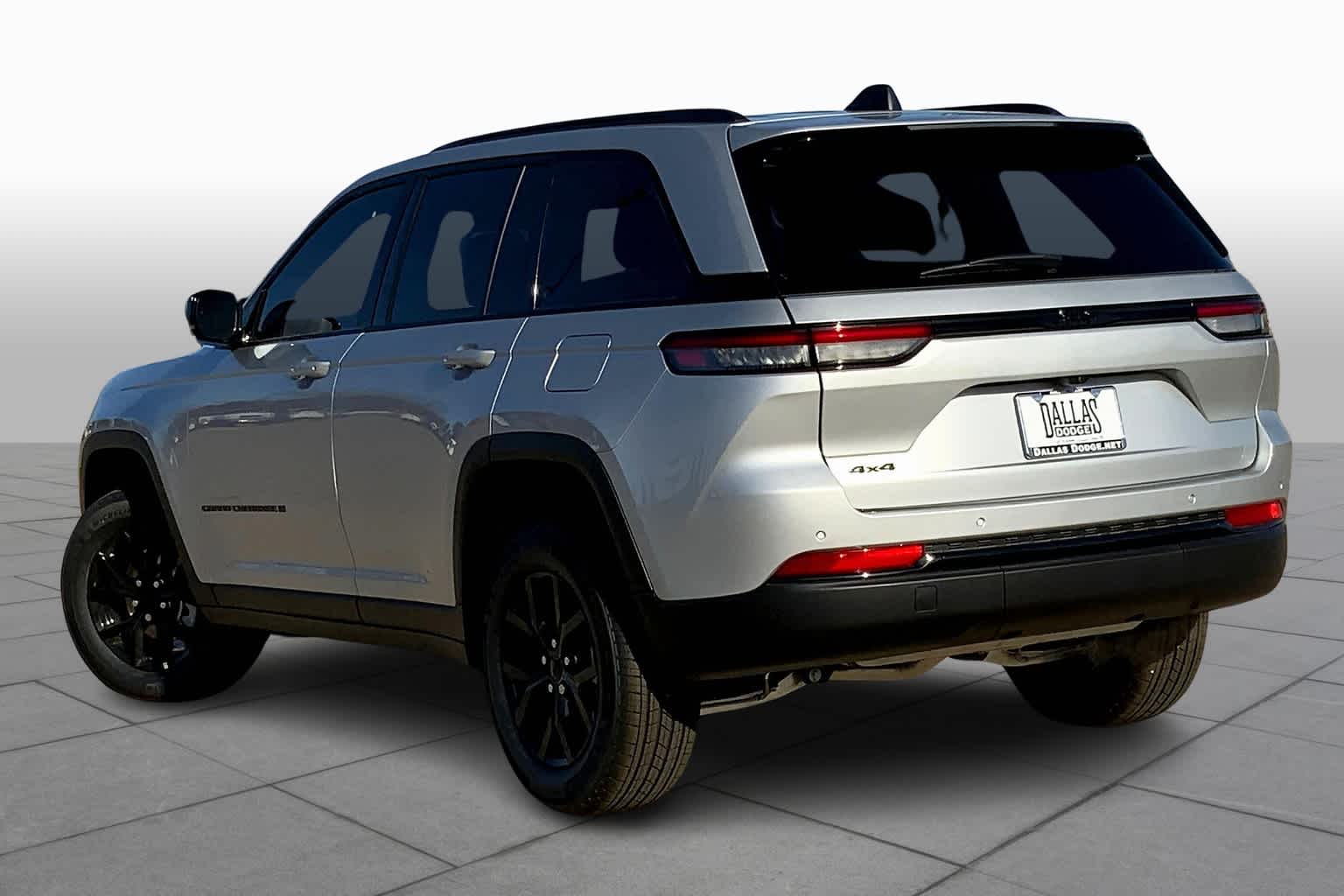 Vehicle image 11 of 19