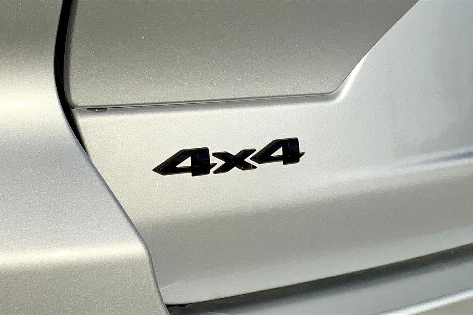 Vehicle image 15 of 19