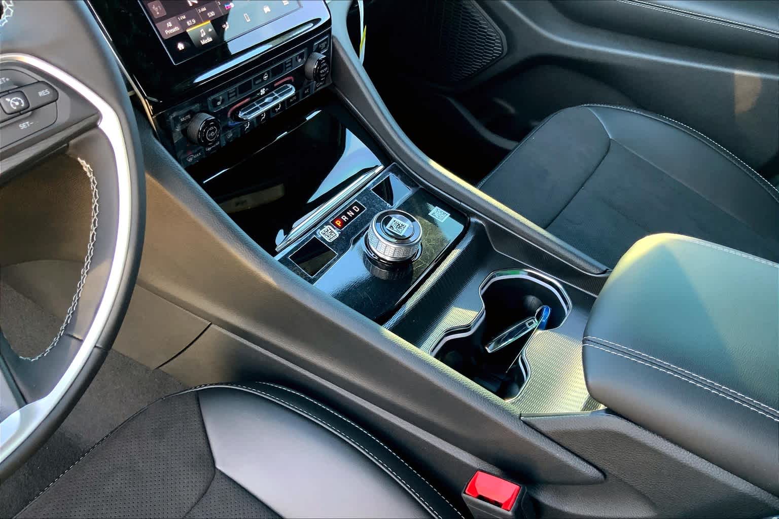 Vehicle image 7 of 19