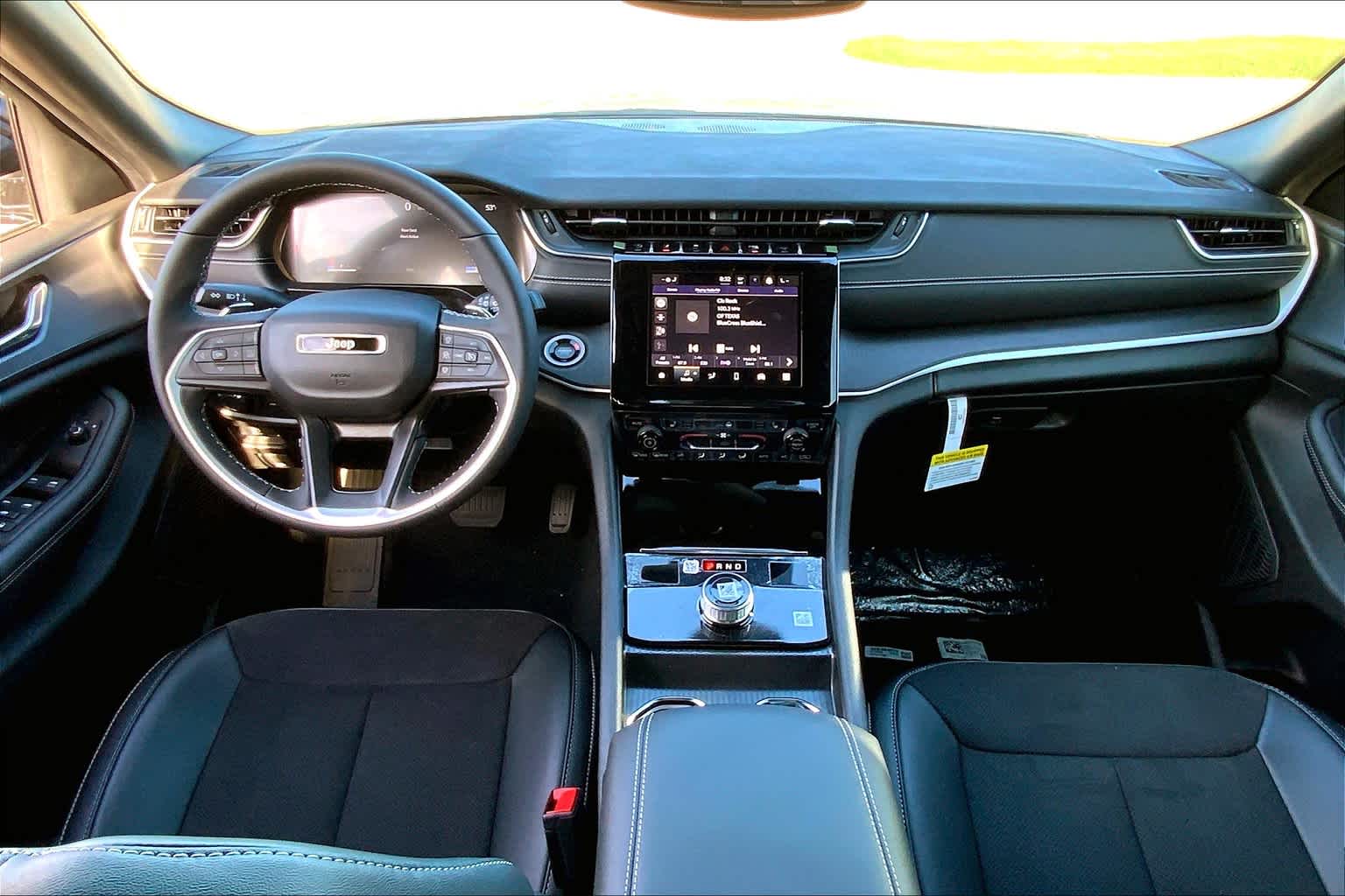 Vehicle image 5 of 19