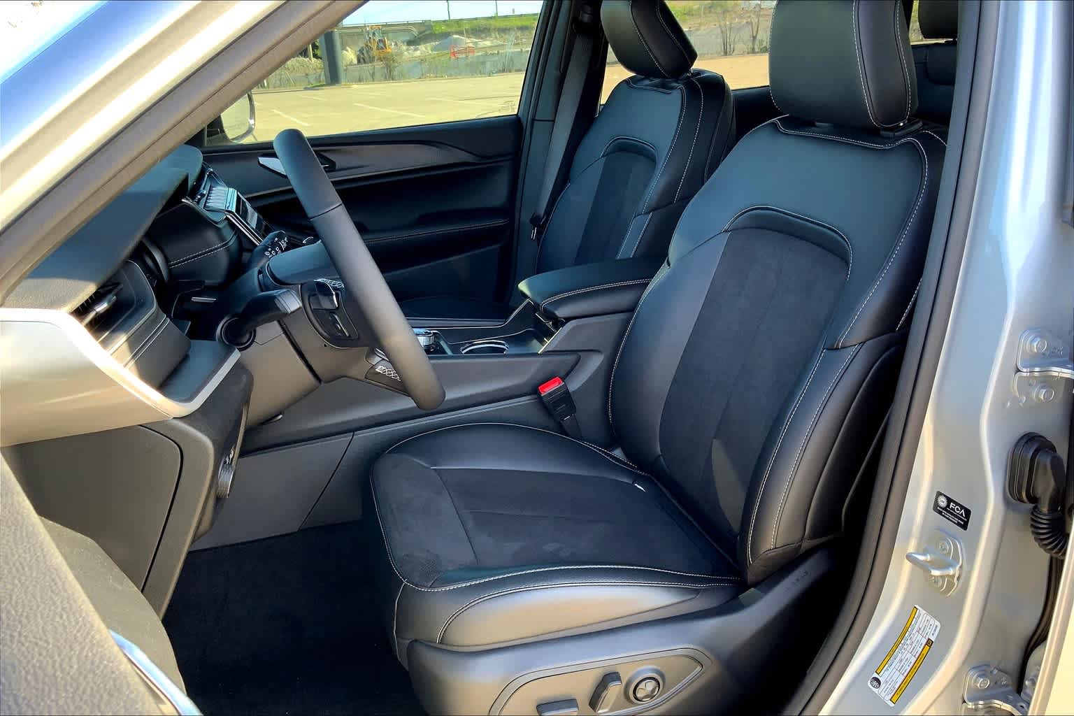 Vehicle image 9 of 19