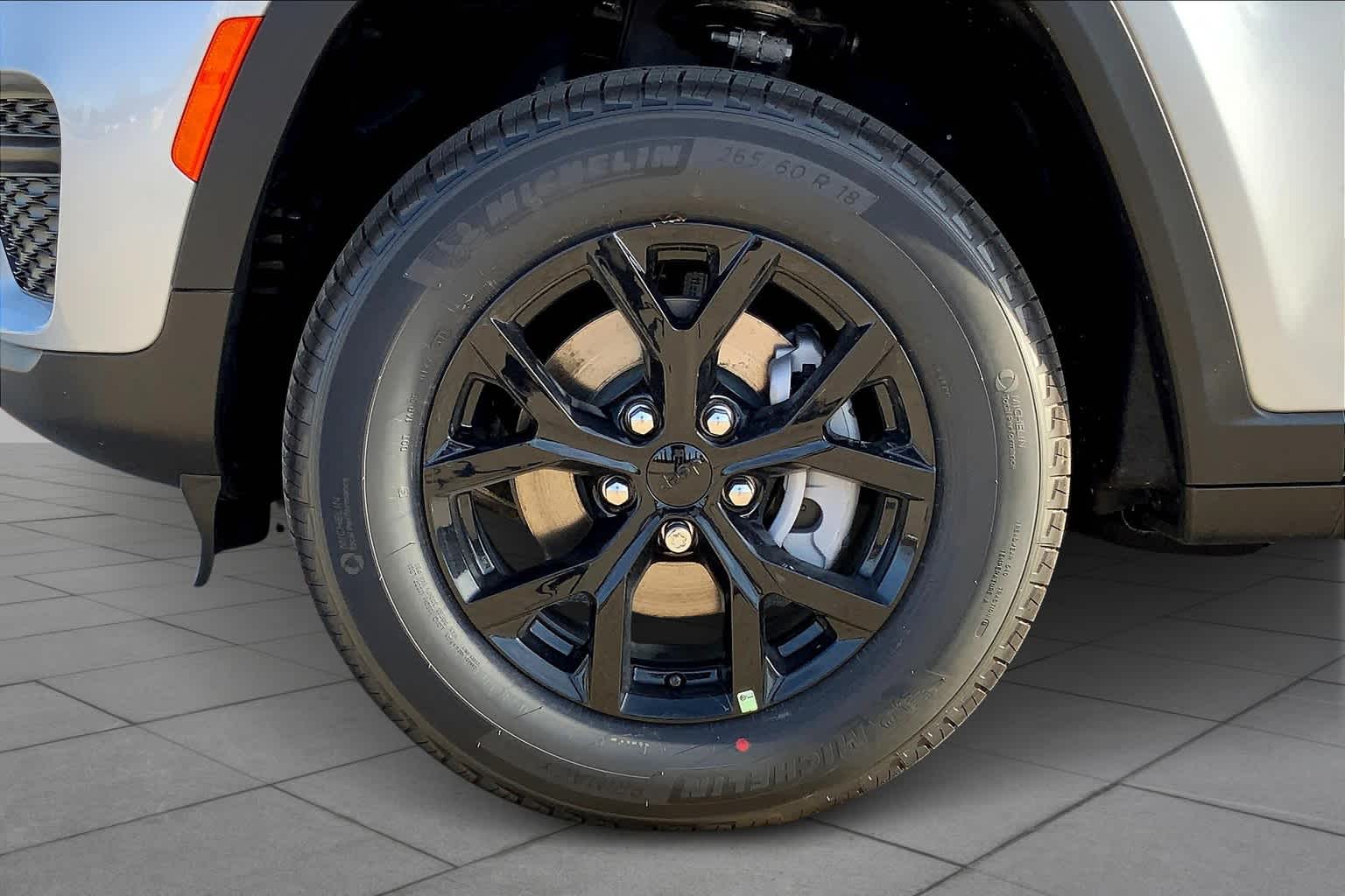 Vehicle image 12 of 19