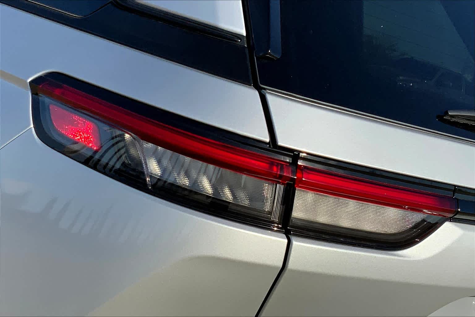 Vehicle image 14 of 19