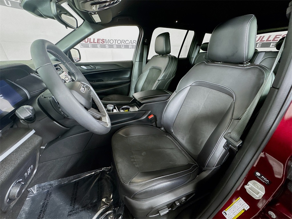 Vehicle image 20 of 30