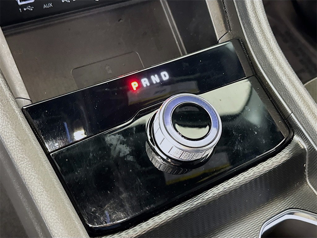 Vehicle image 16 of 30