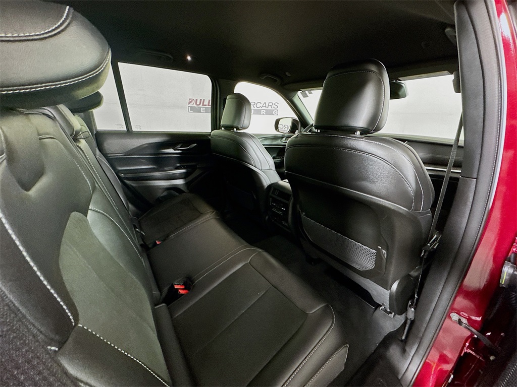 Vehicle image 25 of 30