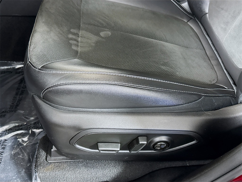 Vehicle image 18 of 30