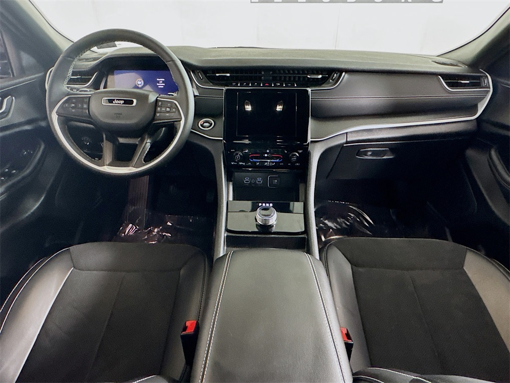 Vehicle image 27 of 30