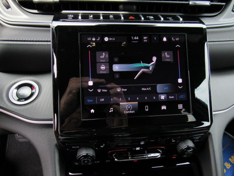 Vehicle image 11 of 23