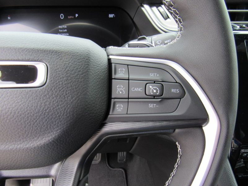 Vehicle image 14 of 23
