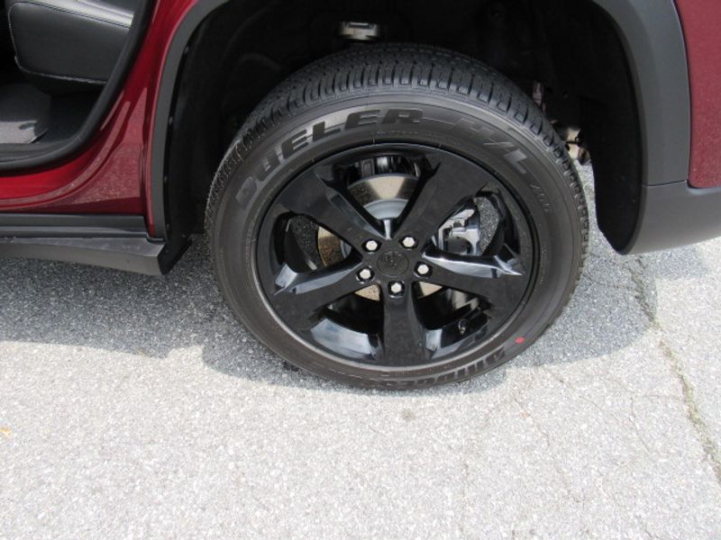 Vehicle image 20 of 23