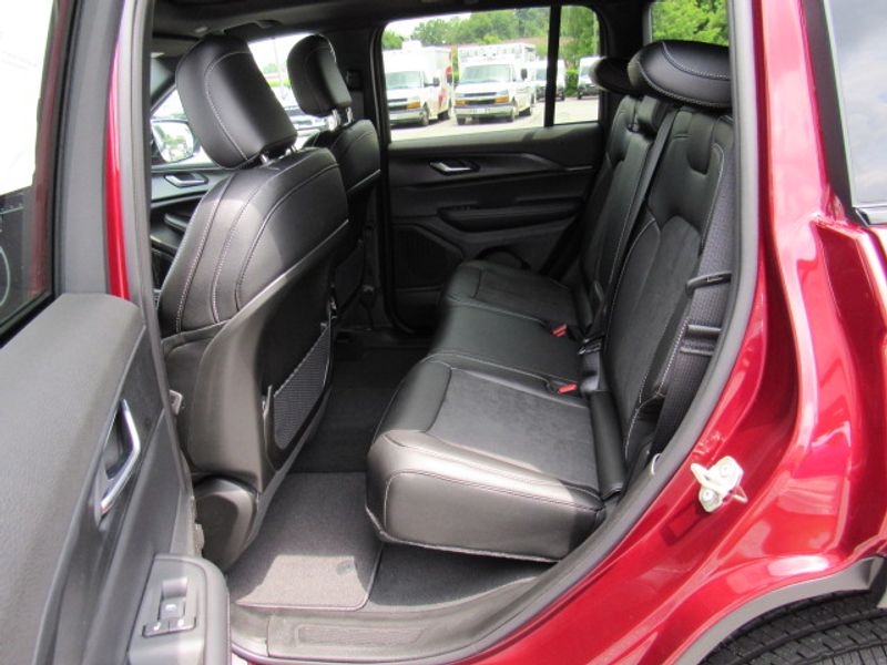 Vehicle image 16 of 23