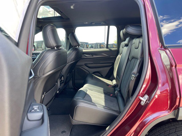 Vehicle image 7 of 12