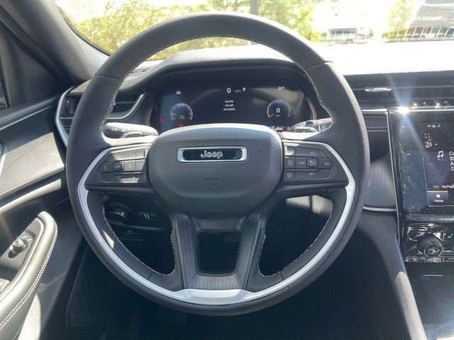 Vehicle image 11 of 12
