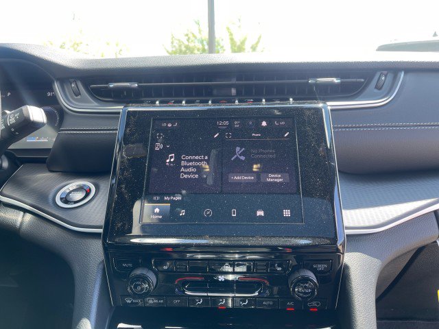 Vehicle image 10 of 12