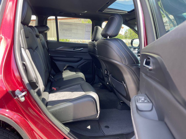 Vehicle image 8 of 12