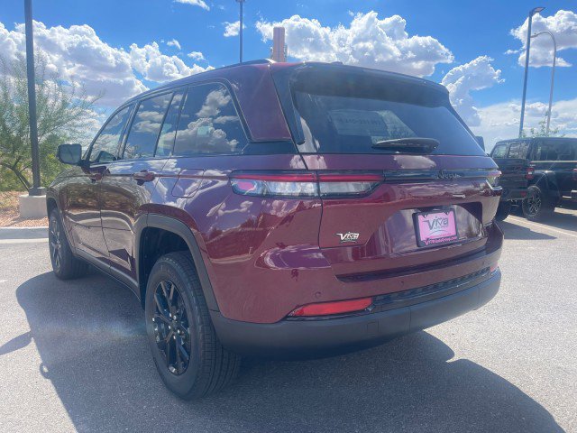 Vehicle image 4 of 12
