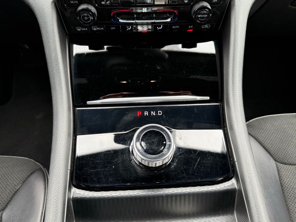 Vehicle image 15 of 30