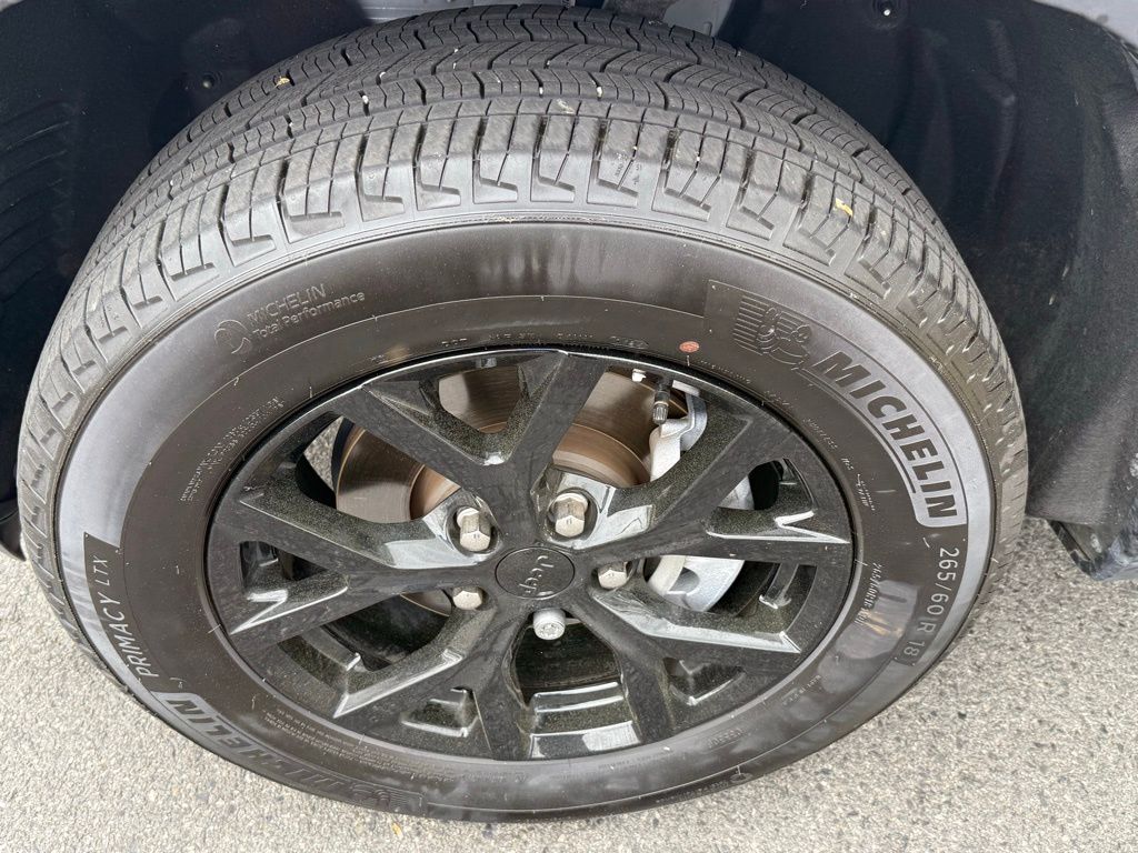 Vehicle image 17 of 30