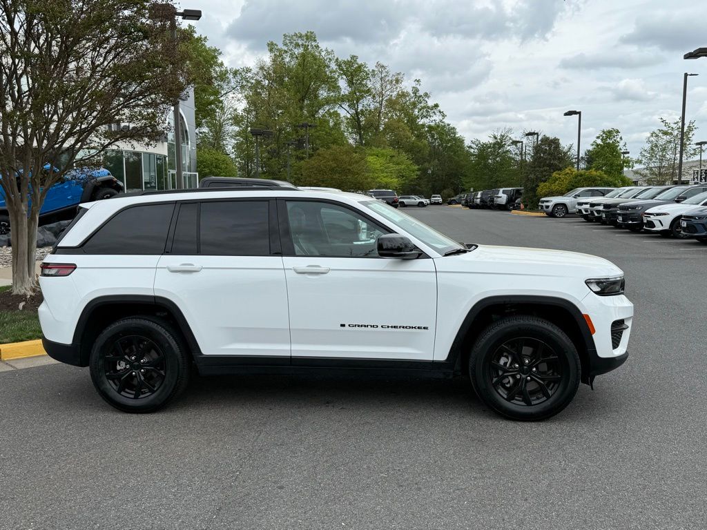 Vehicle image 7 of 30
