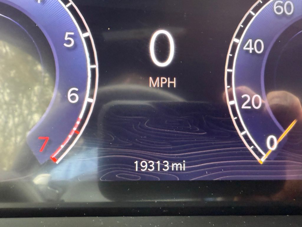 Vehicle image 27 of 30