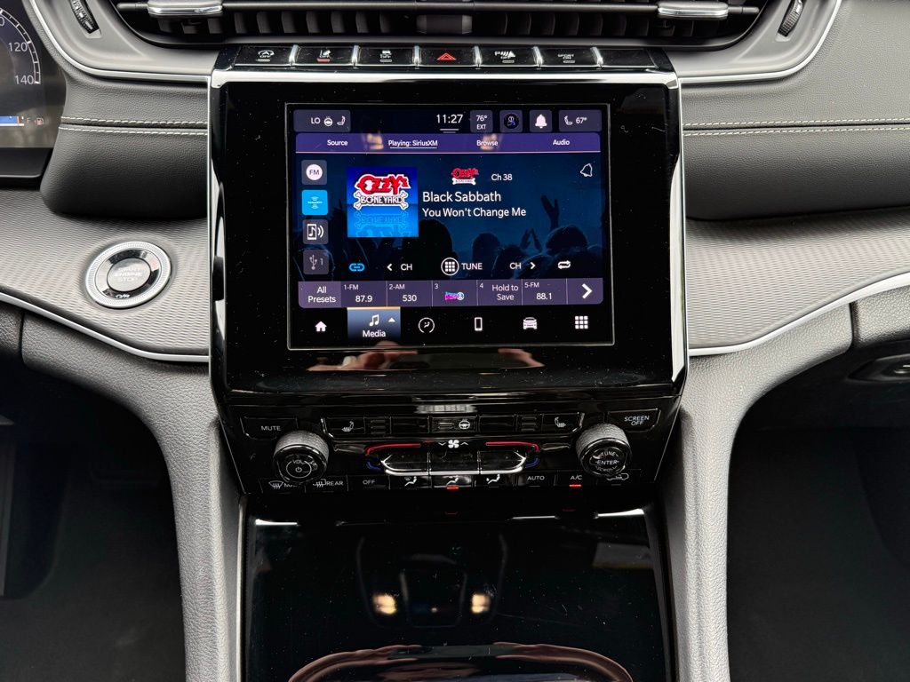 Vehicle image 14 of 30