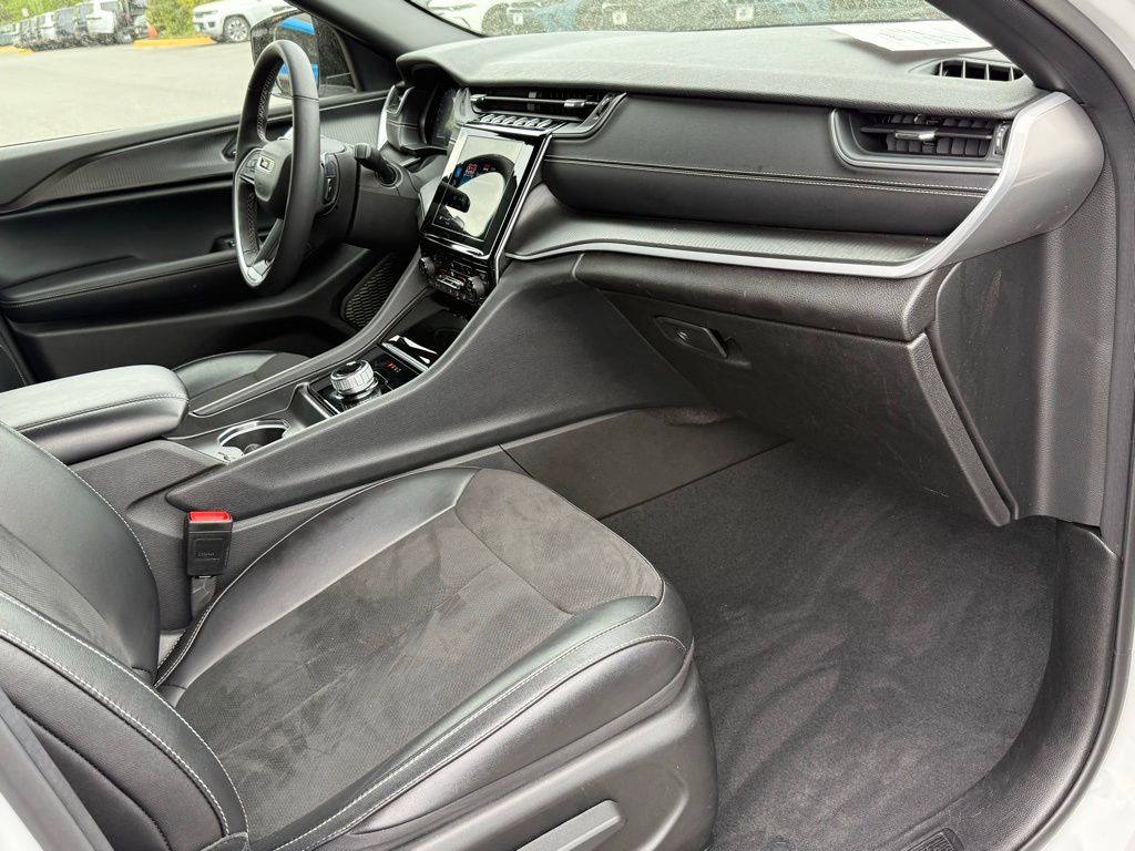 Vehicle image 21 of 30