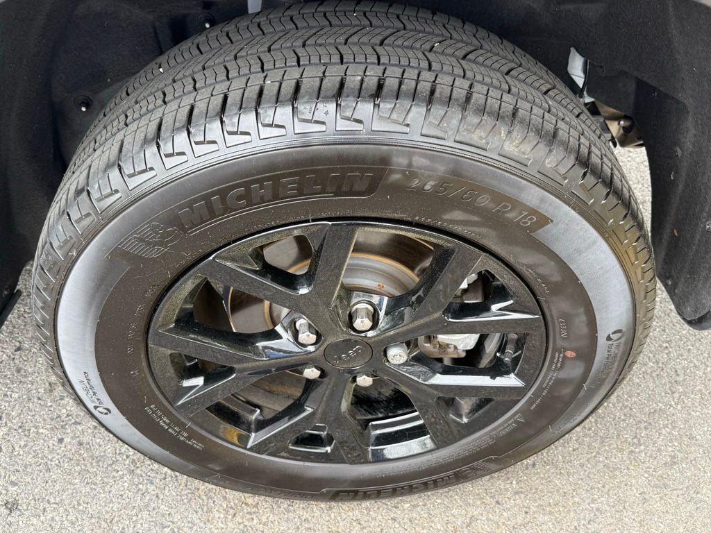 Vehicle image 18 of 30