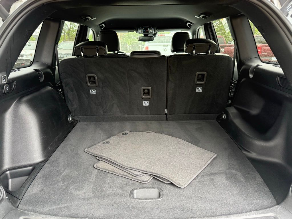 Vehicle image 16 of 30