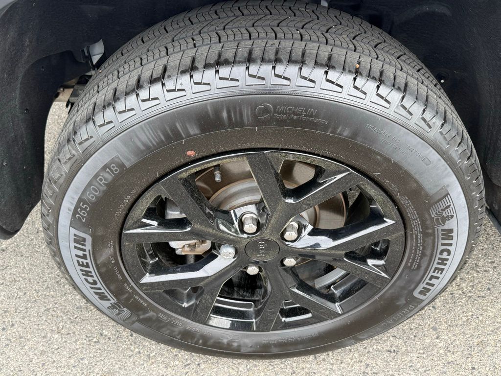 Vehicle image 19 of 30