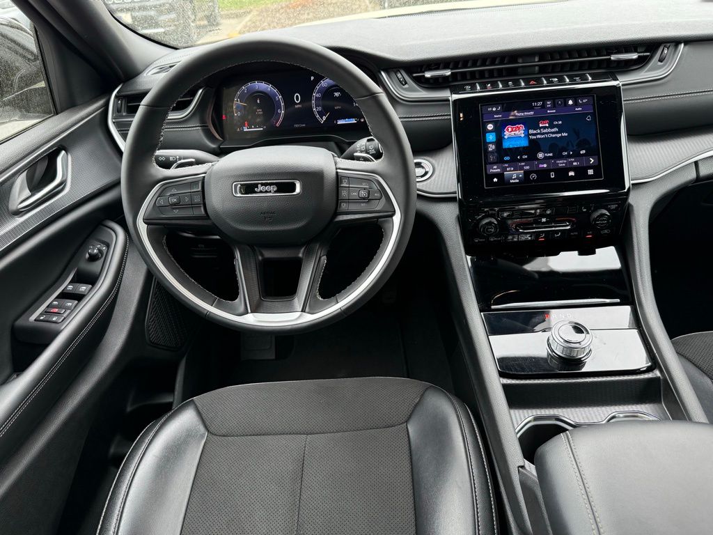 Vehicle image 12 of 30