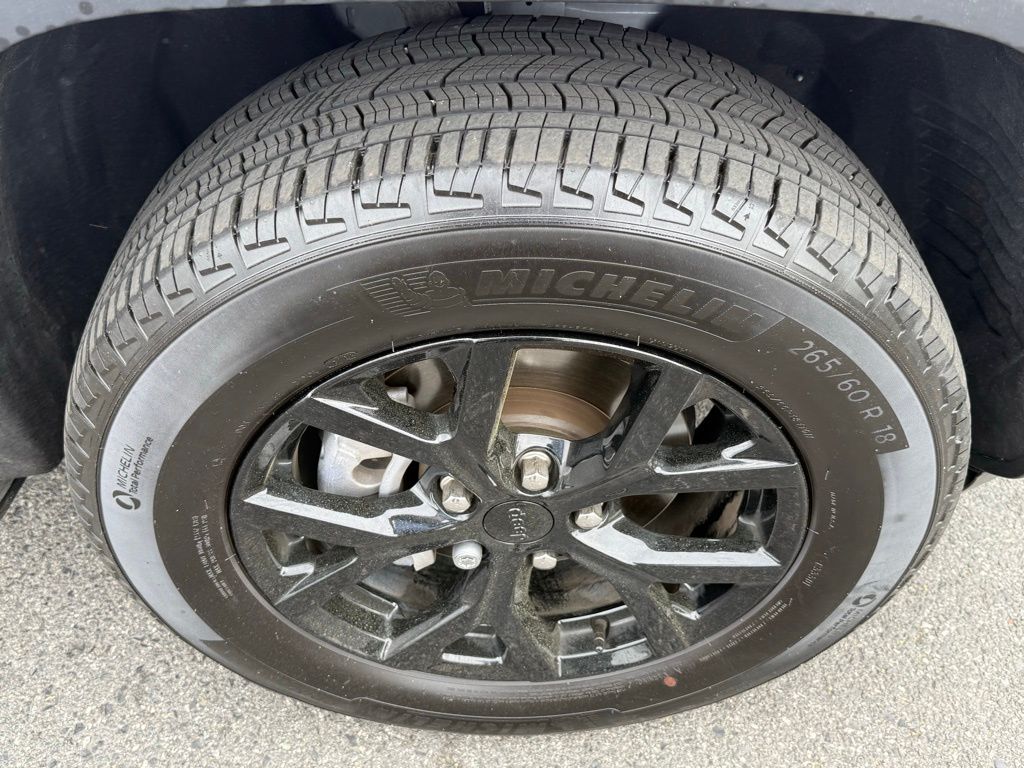 Vehicle image 20 of 30