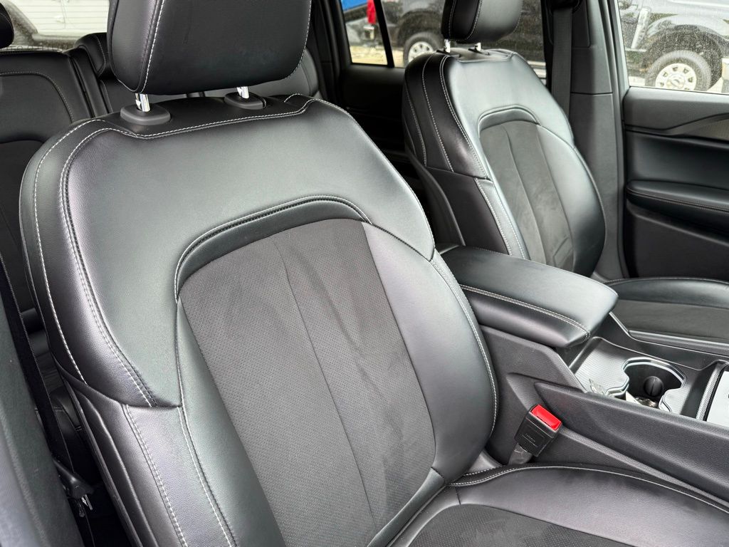 Vehicle image 22 of 30