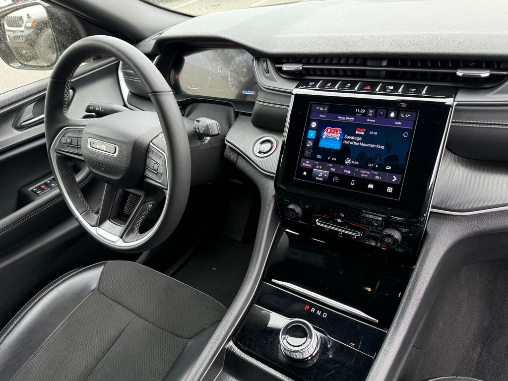 Vehicle image 23 of 30