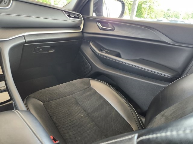 Vehicle image 21 of 27