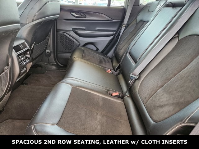 Vehicle image 16 of 27