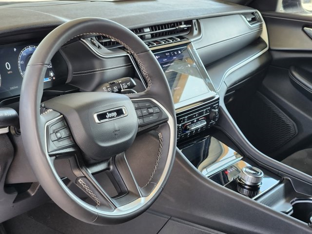 Vehicle image 23 of 27