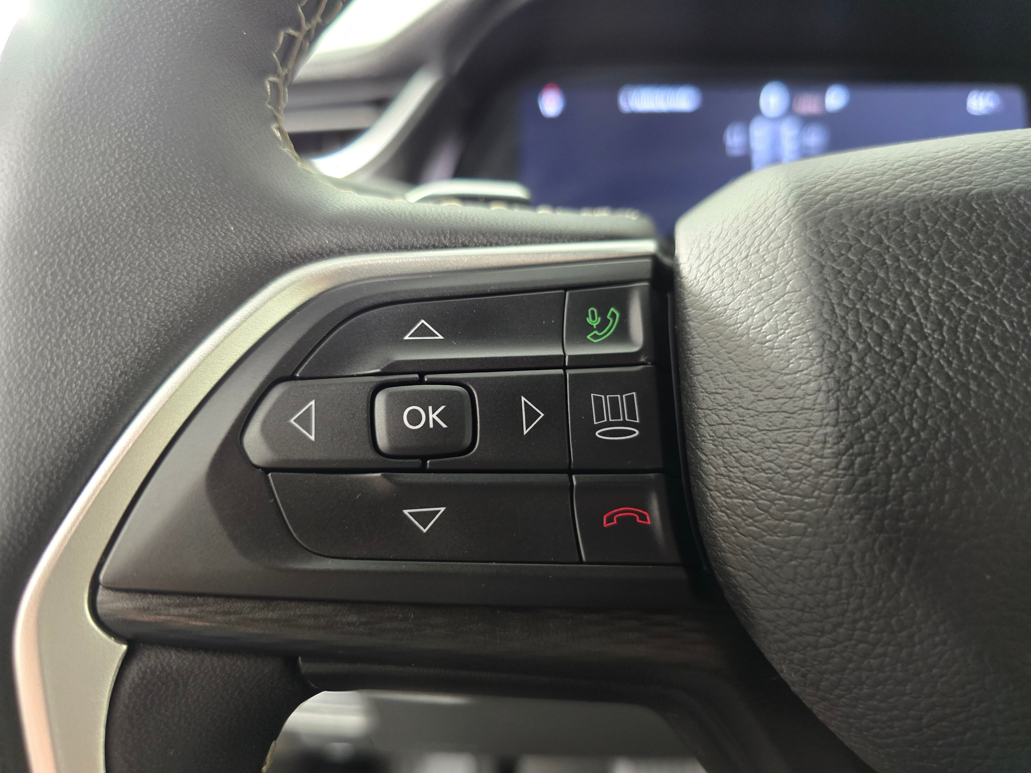 Vehicle image 25 of 44