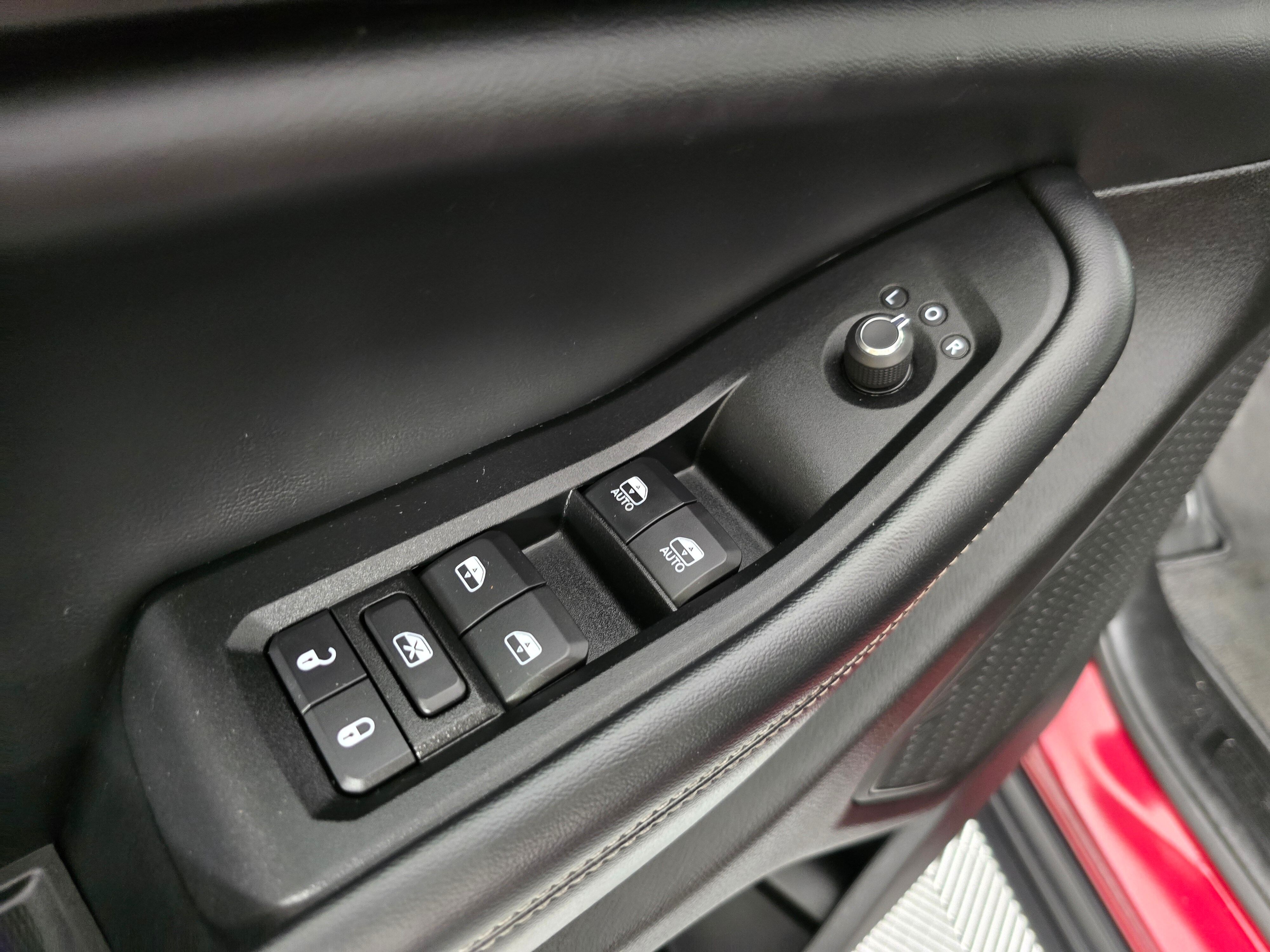 Vehicle image 21 of 44