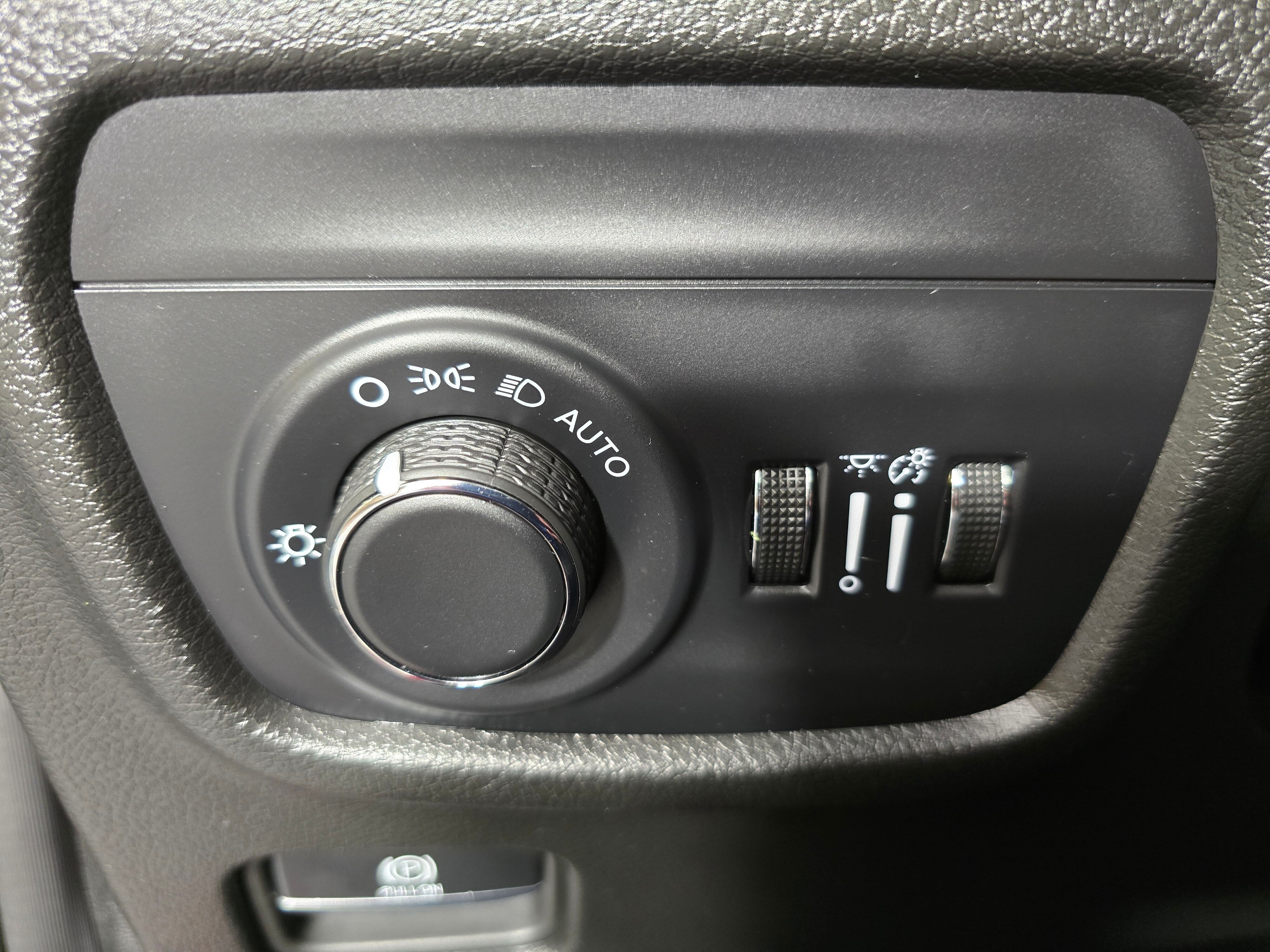 Vehicle image 23 of 44
