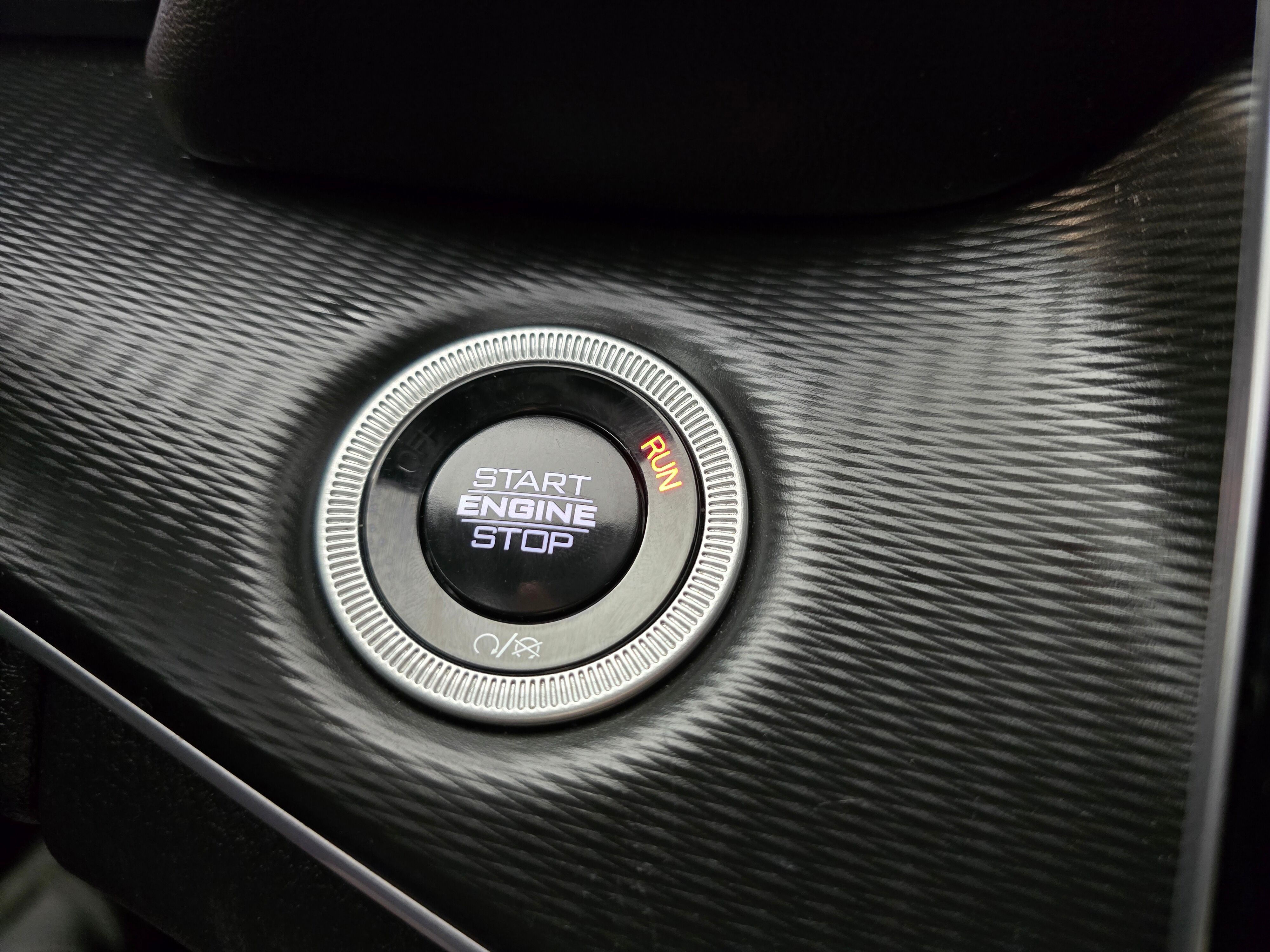 Vehicle image 28 of 44