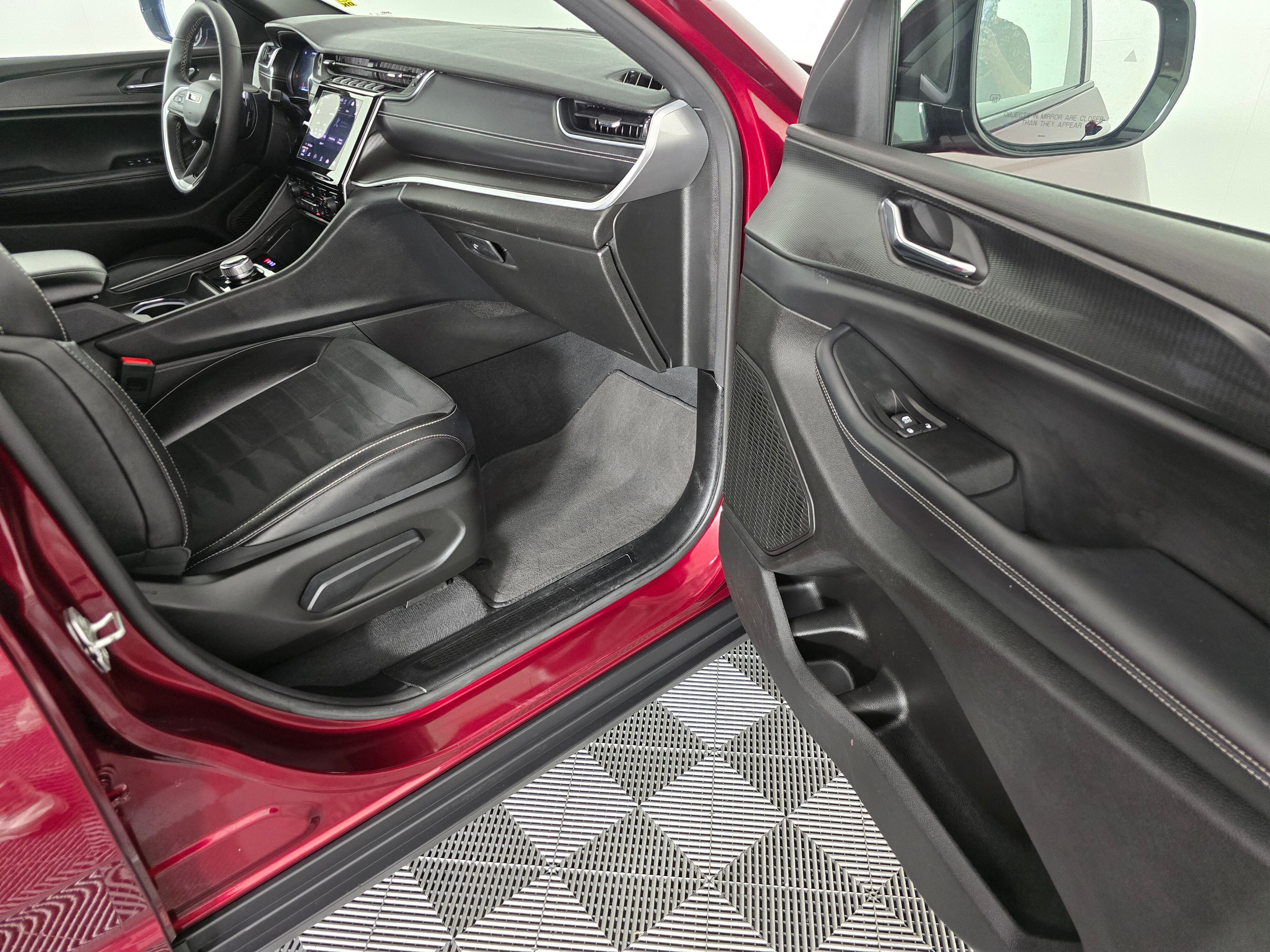 Vehicle image 42 of 44
