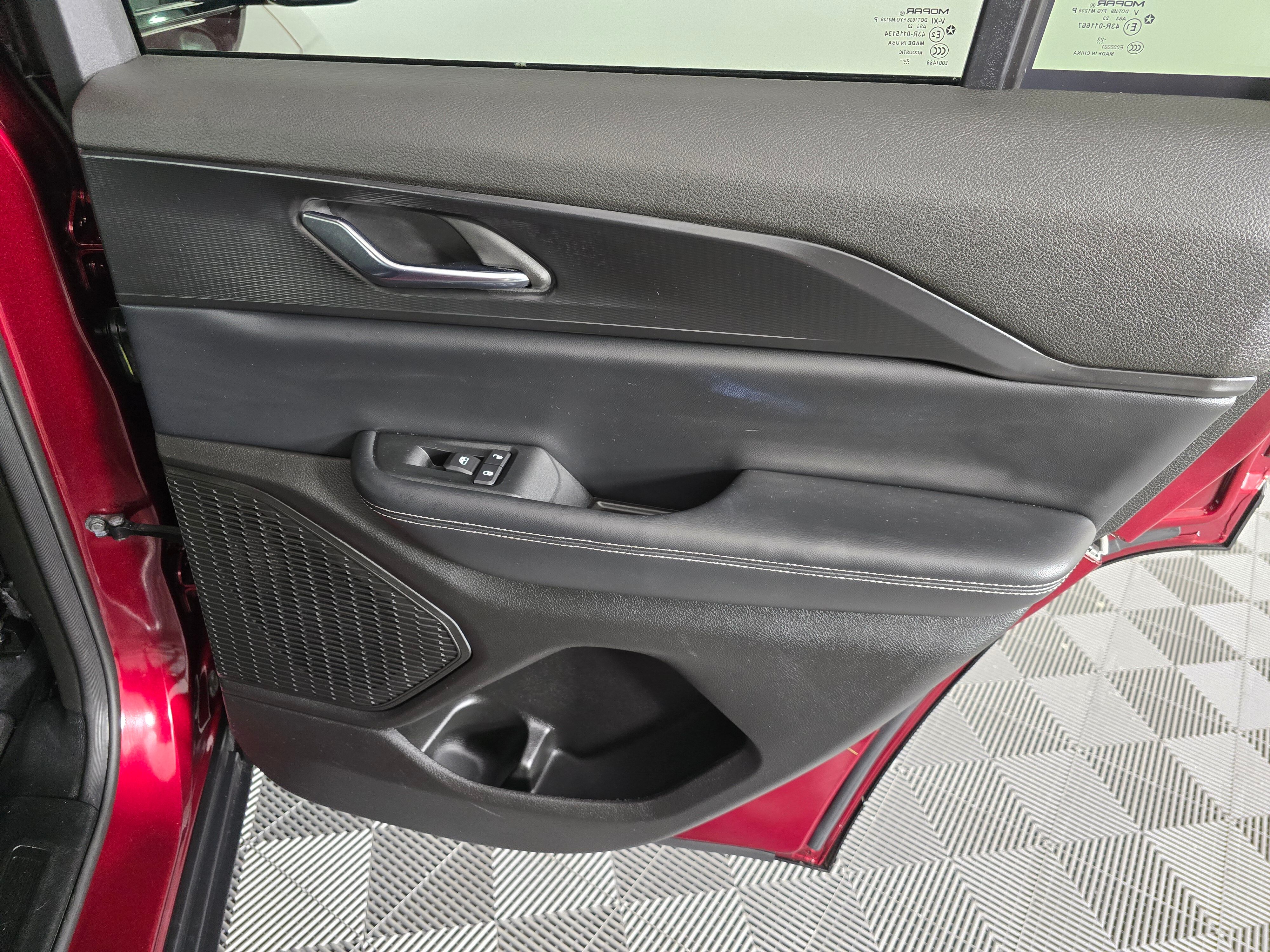 Vehicle image 40 of 44