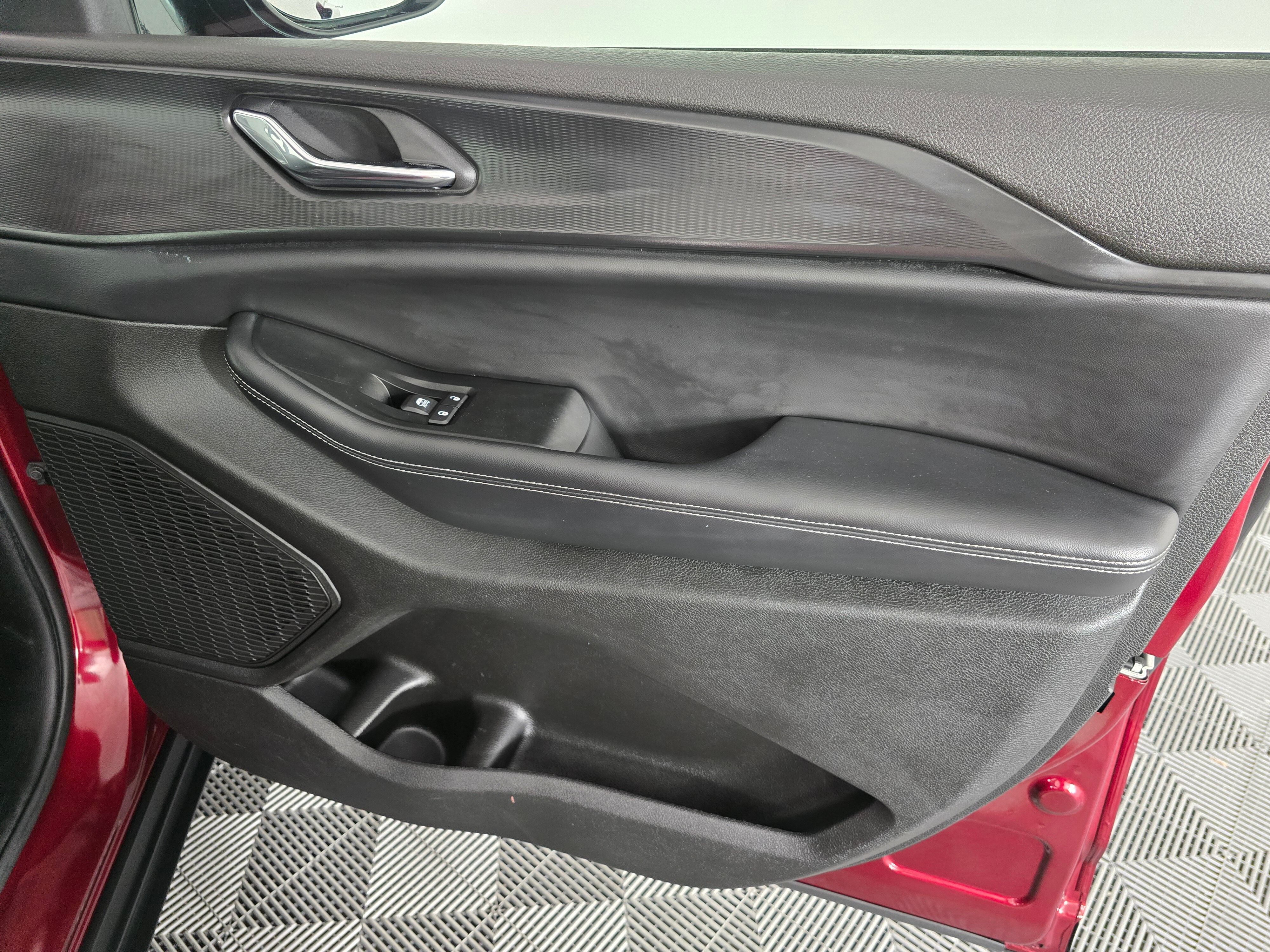 Vehicle image 41 of 44
