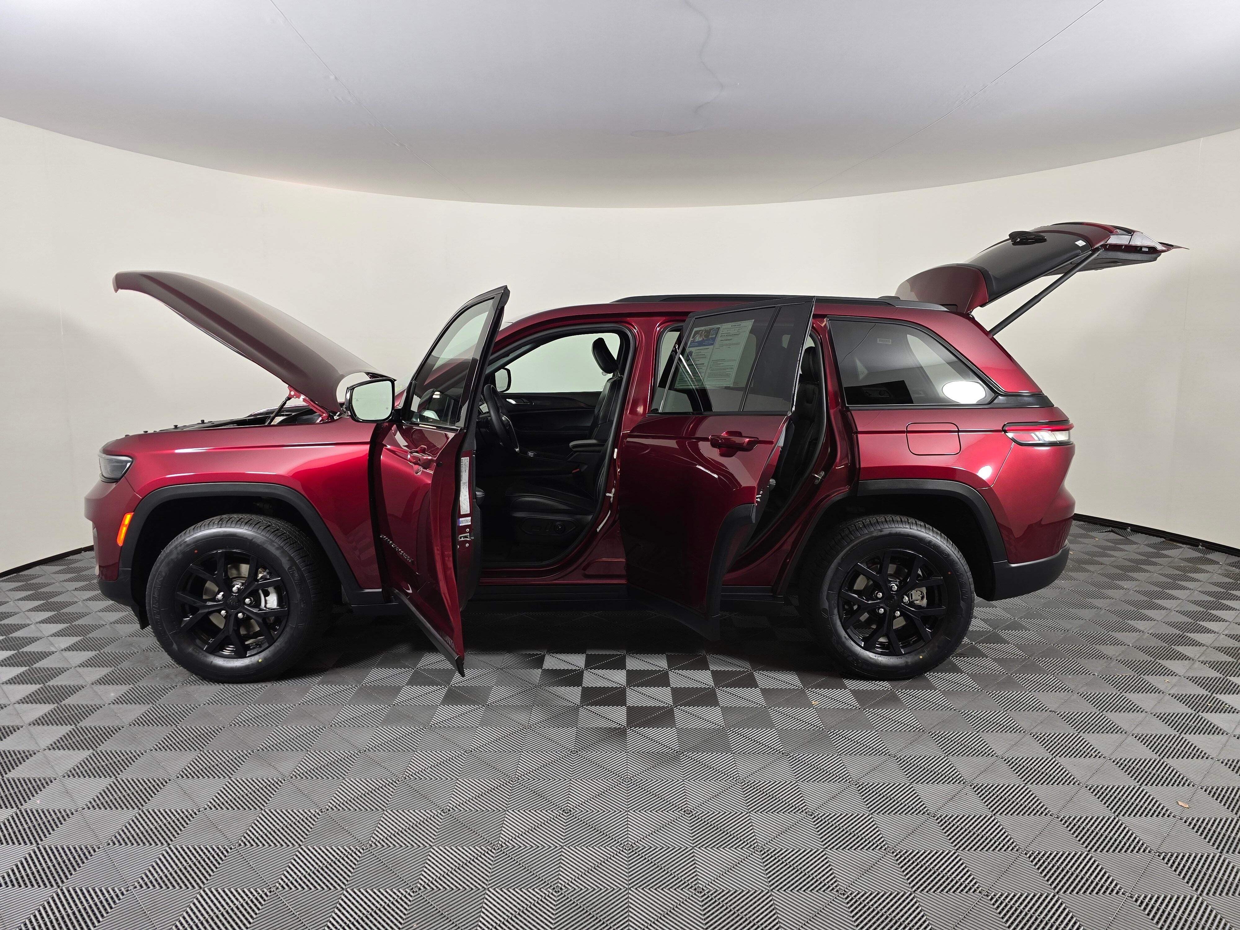 Vehicle image 8 of 44