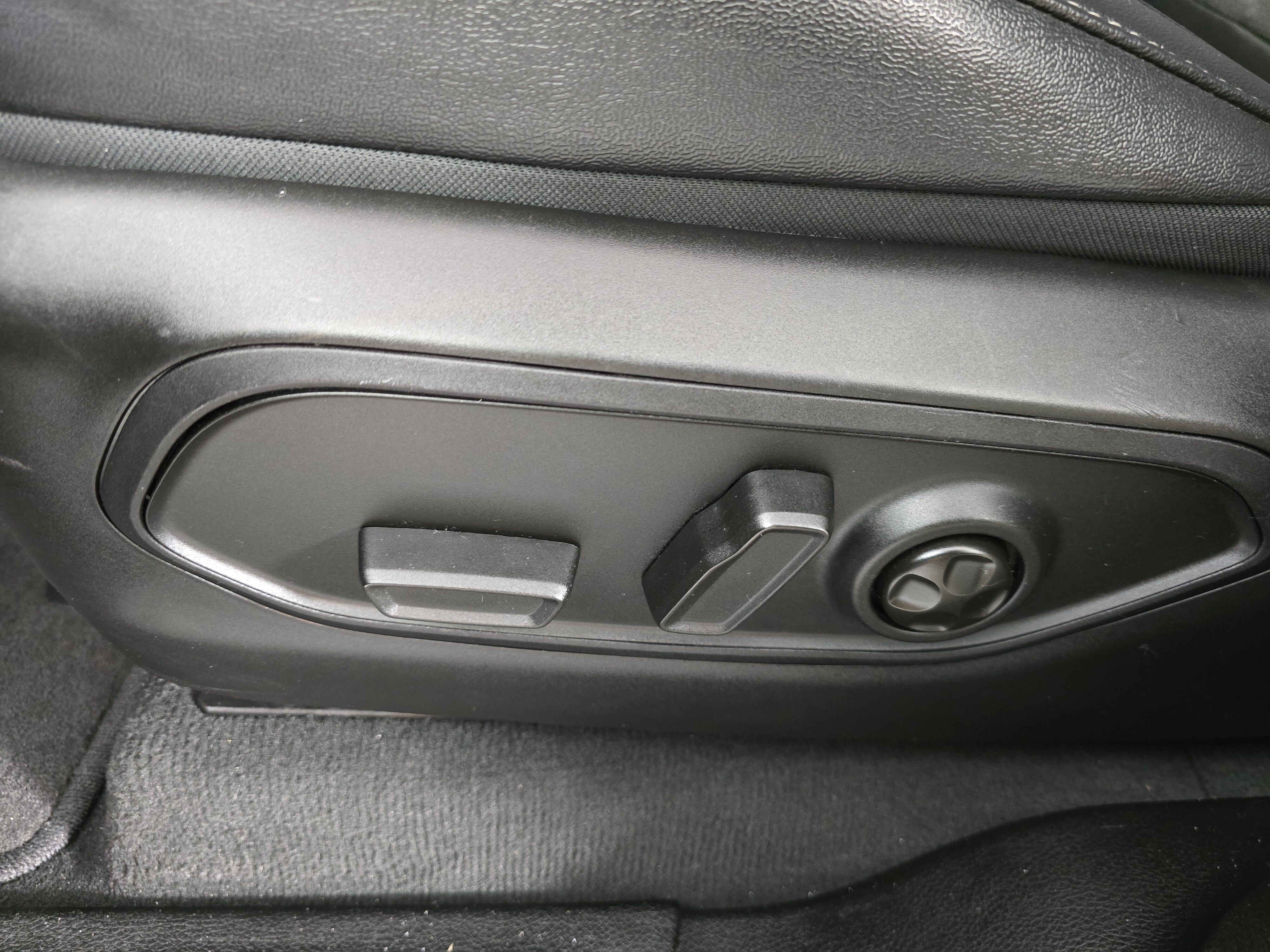 Vehicle image 22 of 44